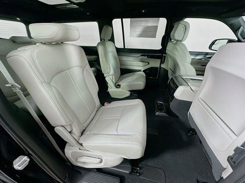 New 2026 Jeep Grand Wagoneer Limited AWD/4WD image 36
