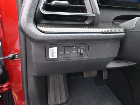 Used 2025 Chevrolet Traverse High Country AWD/4WD image 30