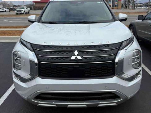 Used 2022 Mitsubishi Outlander SEL image 2