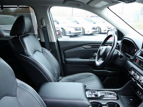 Certified 2023 Honda Pilot Black Edition image 8