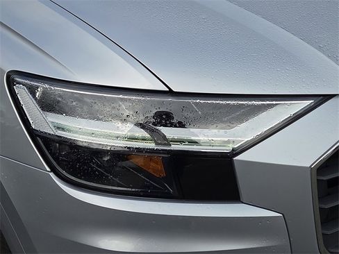 Certified 2022 Audi Q8 Premium image 9