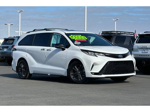 Certified 2025 Toyota Sienna XSE w/ XSE Premium Package AWD/4WD image 2