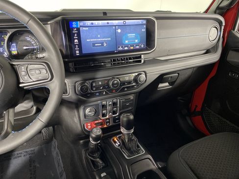 Used 2025 Jeep Wrangler Unlimited Rubicon 4xe w/ Convenience Group image 27