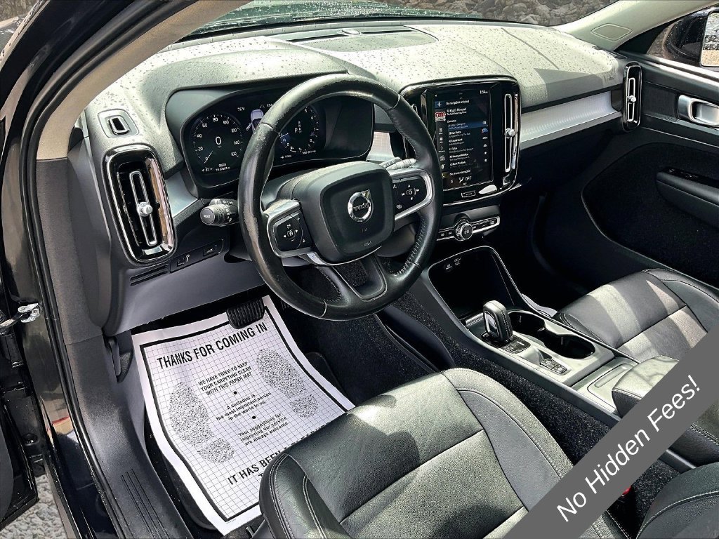 Used 2021 Volvo XC40 T4 Momentum FWD image 12