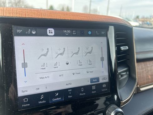 Used 2022 RAM 1500 Limited w/ Body Color Bumper Group image 17