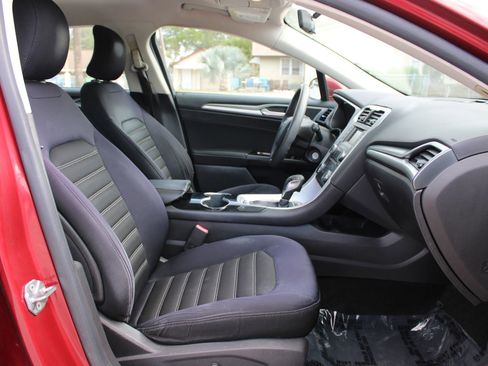 Used 2015 Ford Fusion SE FWD image 19