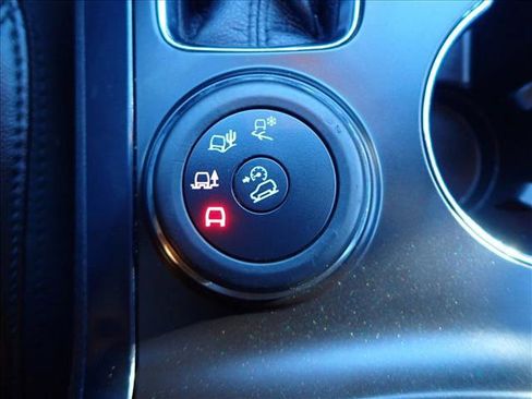 Used 2017 Ford Explorer XLT w/ Equipment Group 202A image 22