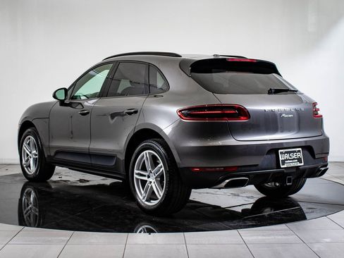 Certified 2018 Porsche Macan image 3