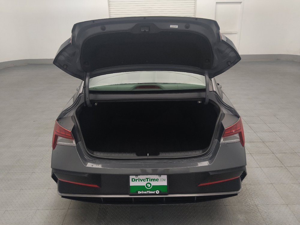Used 2025 Hyundai Elantra SEL FWD image 29