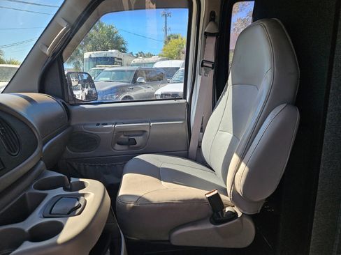 Used 2001 Ford E-350 and Econoline 350 Extended Super Duty image 10