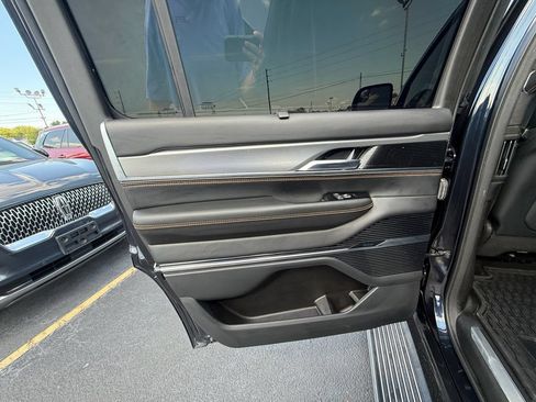 Used 2023 Jeep Grand Wagoneer Series III w/ Rear Seat Video Group 1 AWD/4WD image 18