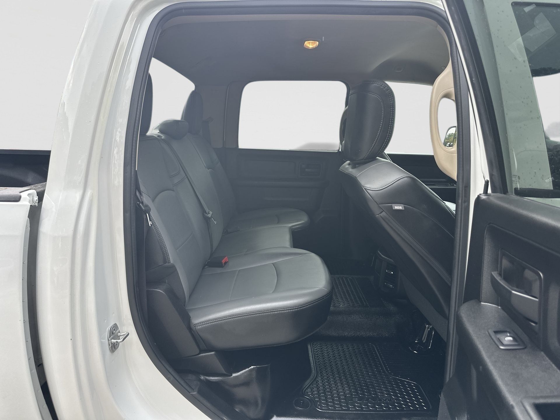 Used 2020 RAM 2500 Tradesman w/ Chrome Appearance Group RWD image 26