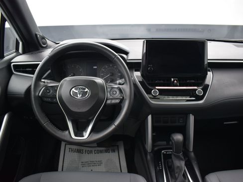 Used 2024 Toyota Corolla Cross AWD Hybrid w/ Moonroof Package image 14