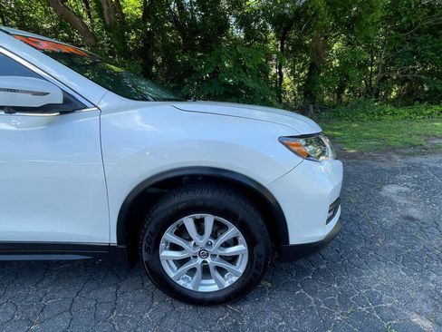 Used 2018 Nissan Rogue SV w/ Sun & Sound Touring Package AWD/4WD image 12