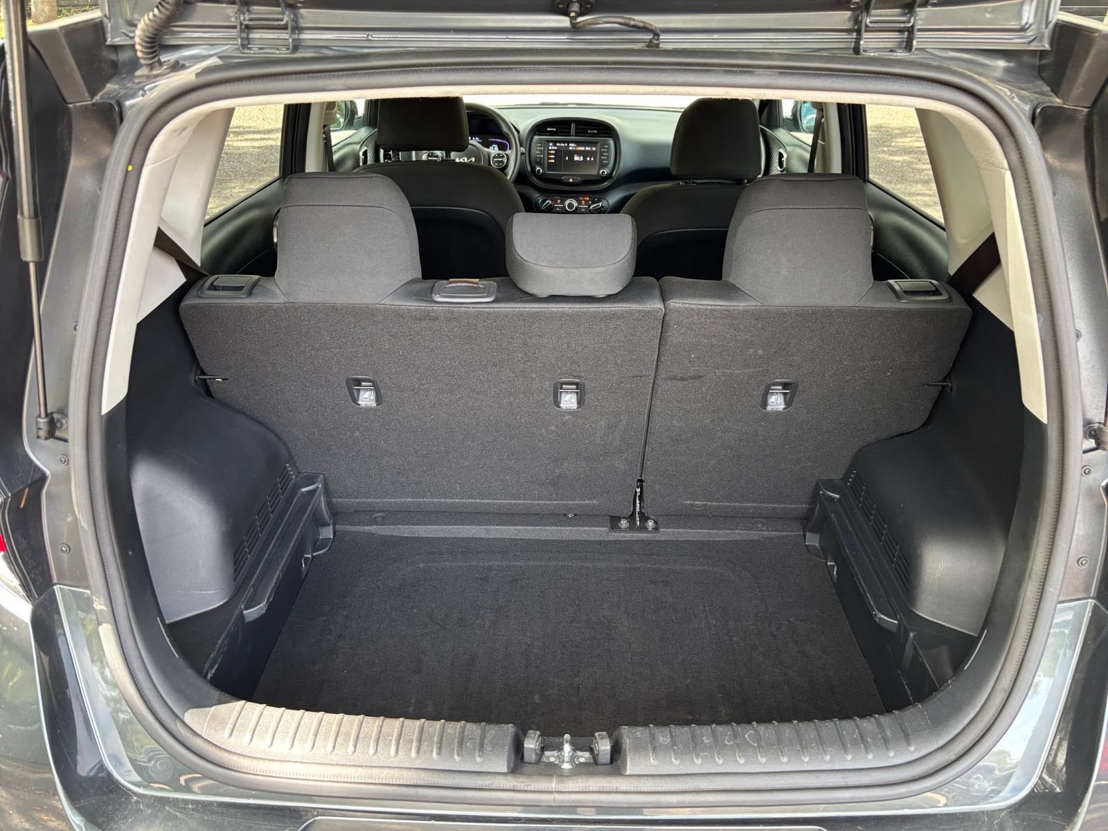 Used 2025 Kia Soul LX w/ LX Technology Package FWD image 28
