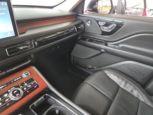 Used 2023 Lincoln Aviator Reserve AWD/4WD image 31