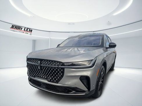 Used 2024 Lincoln Nautilus Premier w/ Equipment Group 102A image 6