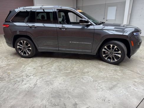 Used 2024 Jeep Grand Cherokee Overland w/ Luxury Tech Group IV image 6
