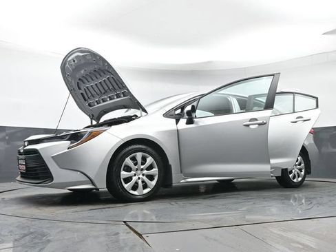 Certified 2025 Toyota Corolla LE FWD image 41