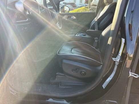 Used 2025 Chrysler Pacifica Limited FWD image 6