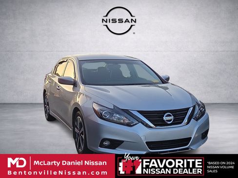 Used 2017 Nissan Altima 2.5 SR w/ LED Appearance Package FWD image 1