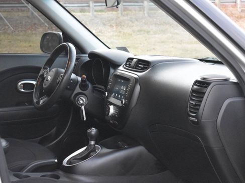Used 2018 Kia Soul + FWD image 16