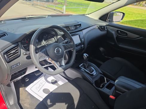 Used 2021 Nissan Rogue Sport S image 16