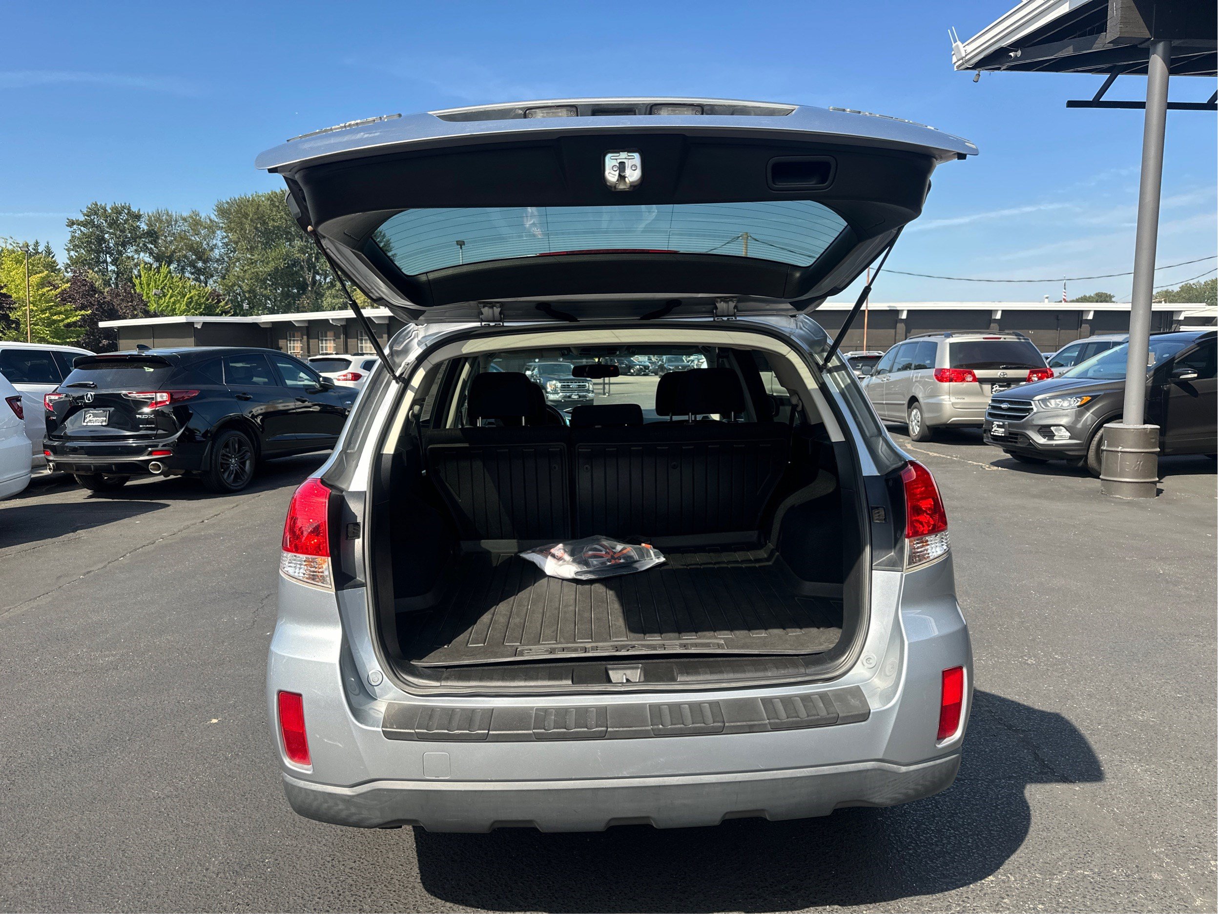 Used 2013 Subaru Outback 2.5i Premium AWD/4WD image 11
