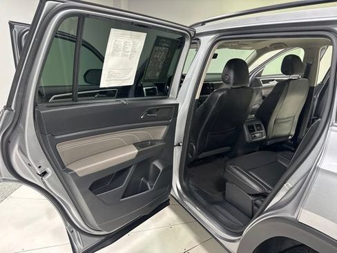 Used 2022 Volkswagen Atlas SE w/ Panoramic Sunroof Package FWD image 24