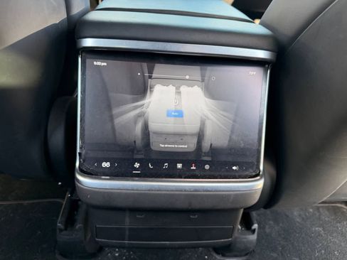 Used 2024 Tesla Model X image 18