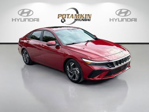 Used 2024 Hyundai Elantra Limited image 3