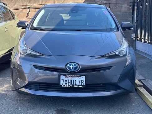 Used 2017 Toyota Prius Two w/ Carpet Mat Package FWD image 3