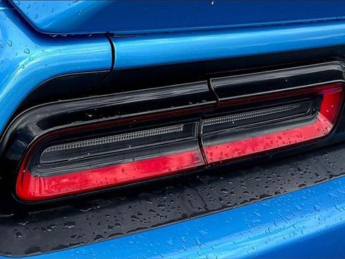 Used 2015 Dodge Challenger SRT image 32