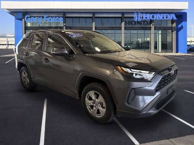 Used 2025 Toyota RAV4 XLE AWD/4WD image 1
