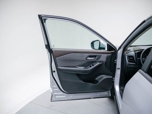 Used 2023 Nissan Rogue SV AWD/4WD image 23