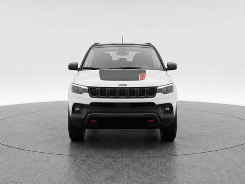 Used 2025 Jeep Compass Trailhawk AWD/4WD image 2