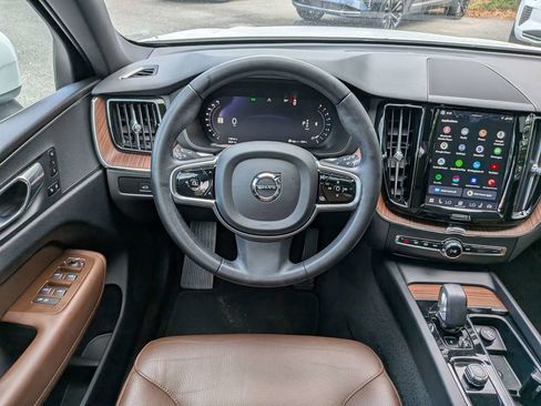Used 2023 Volvo XC60 B5 Plus AWD/4WD image 16
