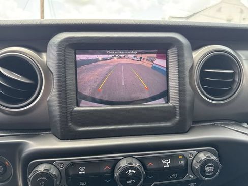 Used 2022 Jeep Wrangler Unlimited Sport AWD/4WD image 17