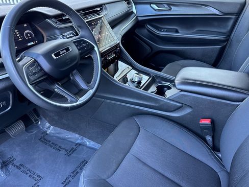 Used 2023 Jeep Grand Cherokee L Laredo image 10