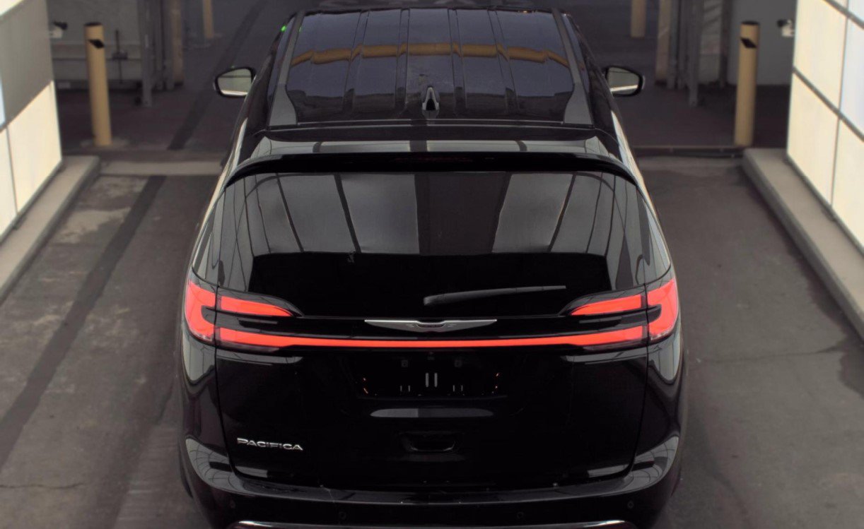 Used 2026 Chrysler Pacifica Select FWD image 5
