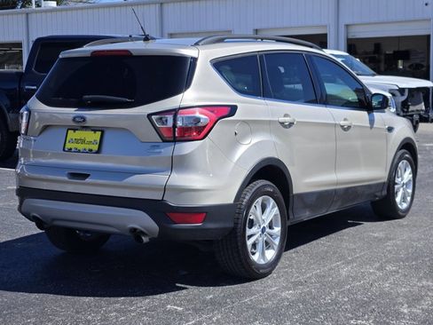 Certified 2017 Ford Escape SE w/ Equipment Group 201A image 8