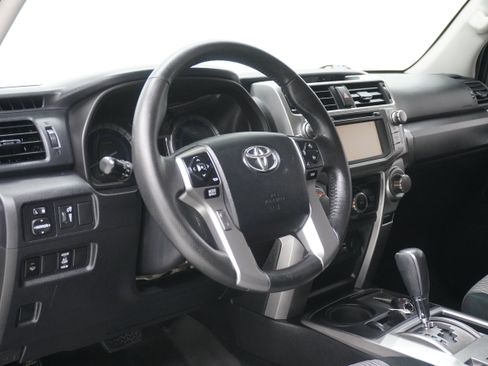 Used 2014 Toyota 4Runner SR5 image 10