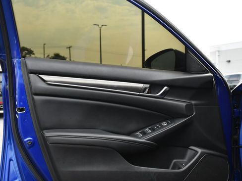 Used 2018 Honda Accord Sport image 13