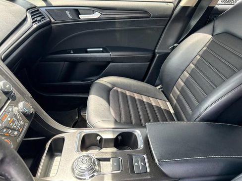 Used 2018 Ford Fusion SE w/ Equipment Group 601A FWD image 13