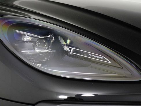 Certified 2026 Porsche Macan image 28