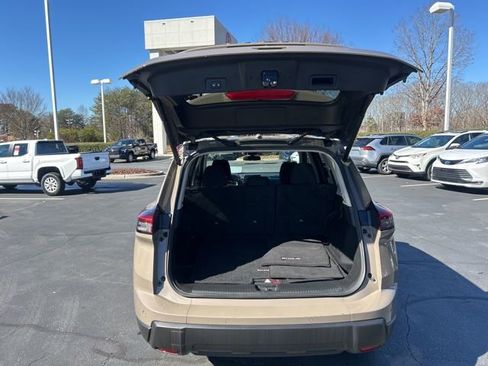 Used 2025 Nissan Rogue SV image 7