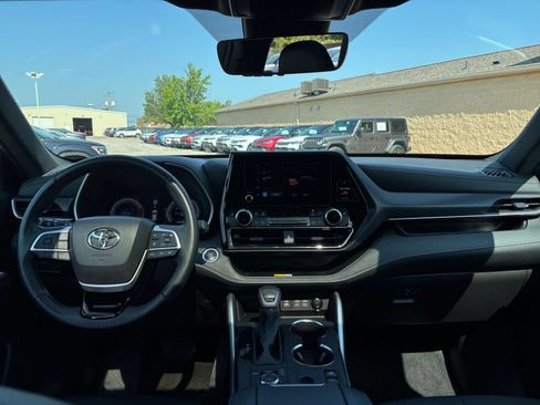 Used 2025 Toyota Highlander XSE AWD/4WD image 37