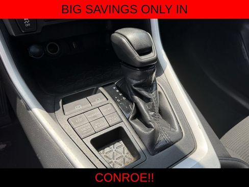 Used 2021 Toyota RAV4 LE AWD/4WD image 19