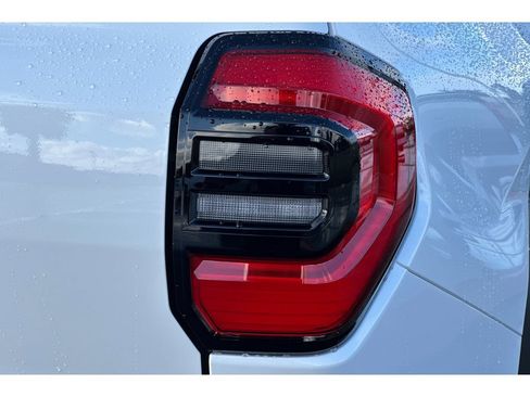 New 2026 Toyota 4Runner SR5 AWD/4WD image 32