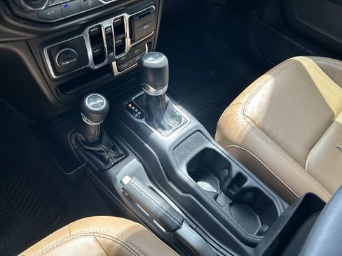 Used 2022 Jeep Wrangler Unlimited Sahara w/ Cold Weather Group AWD/4WD image 27